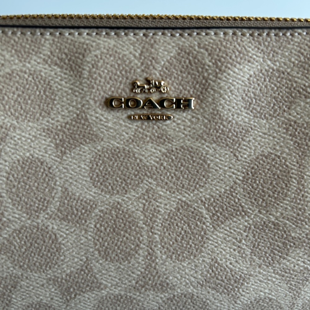 Coach Nolita 19 Light Khaki Chalk Signature Canvas Shoulder Bag Excellent - Picture 4 of 9